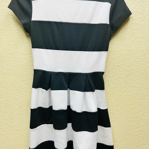 B Darlin Black& White Dress - Picture 3 of 4